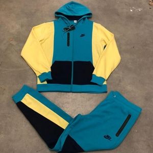Nike Sweatsuit for sale. Top and Bottom Included